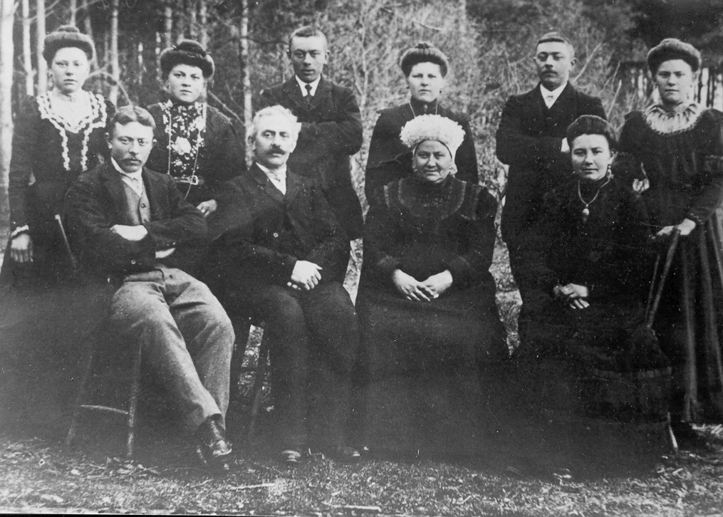 Klik voor foto in apart venster goossens_petrus_01-07-1840_familiefoto.bmp