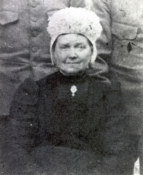 Klik voor foto in apart venster quma0003700002.jpg