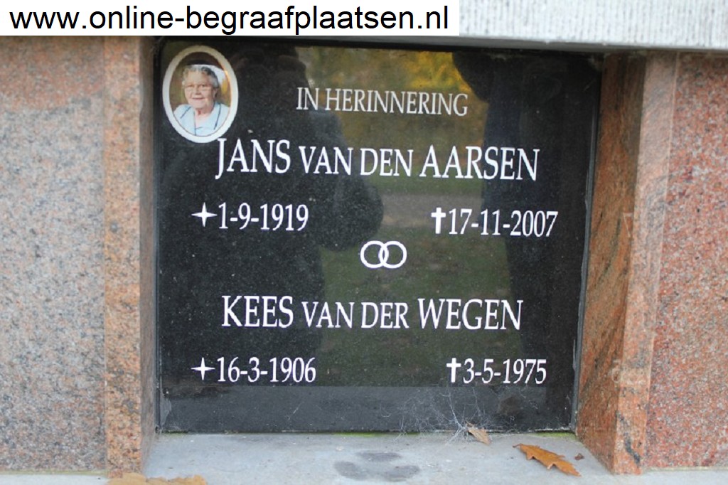 Klik voor foto in apart venster quma0008003006.jpg