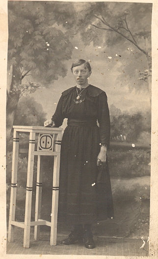 Klik voor foto in apart venster de_jong_adriana_1895_01.jpg