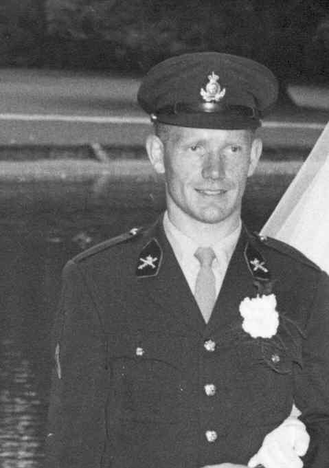 Klik voor foto in apart venster dokter_henny_1947_01.jpg