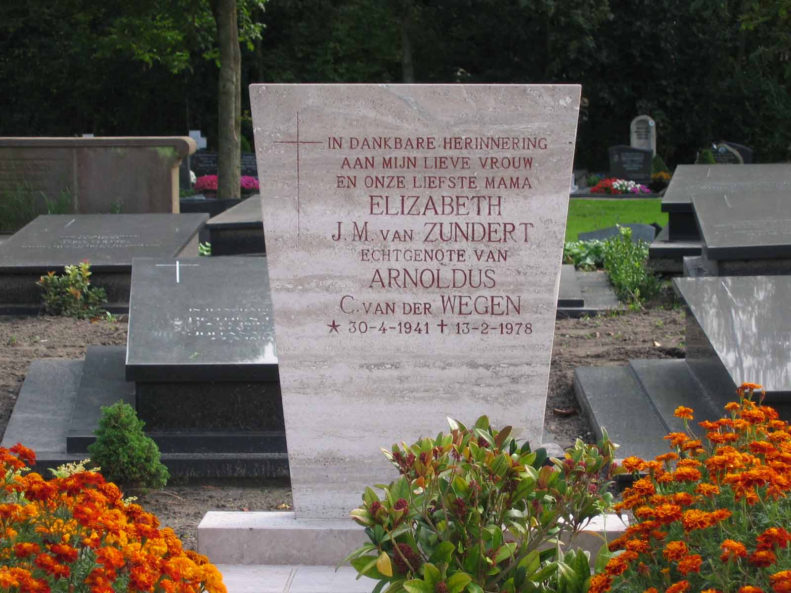 Klik voor foto in apart venster quma0249409002.jpg